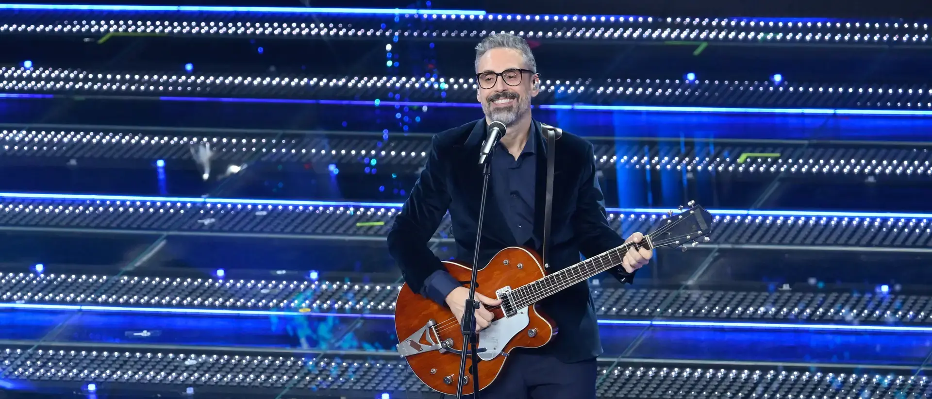 Sanremo 2025, Brunori ci prende gusto: il cantautore nella top 5 anche nella terza serata del Festival