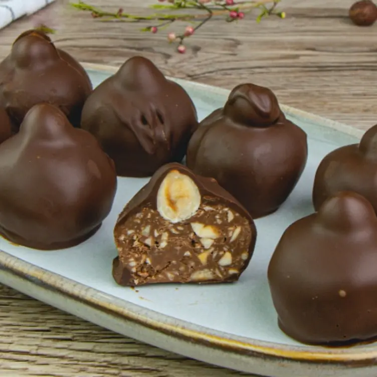 LA RICETTA DEL GIORNO | I Baci: il simbolo dell'amore italiano da gustare e preparare a casa