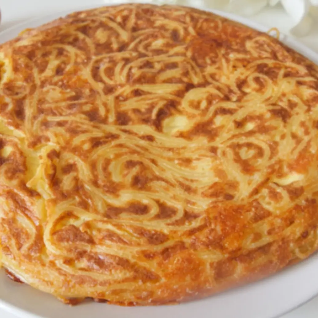 LA RICETTA DEL GIORNO | Frittata di spaghetti: un piatto unico, gustoso e anti-spreco