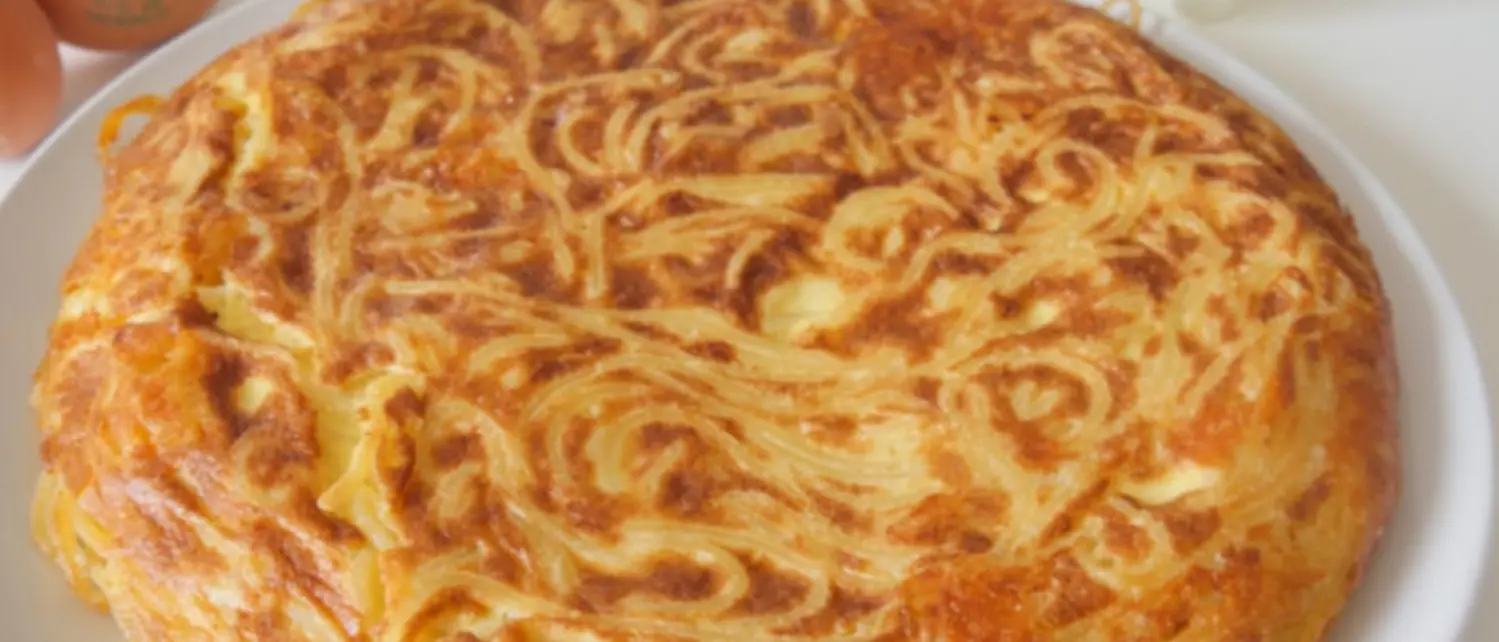LA RICETTA DEL GIORNO | Frittata di spaghetti: un piatto unico, gustoso e anti-spreco