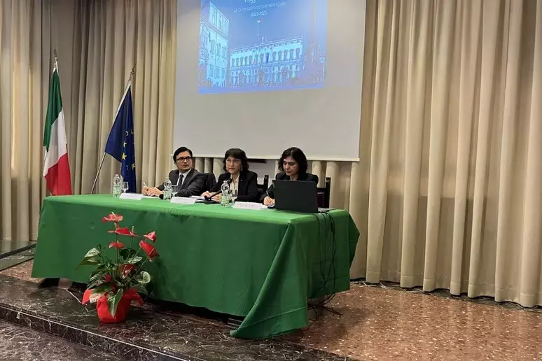 Reggio, il giudice della Corte Costituzionale Sciarrone: «Importante spiegare la Costituzione ai giovani»
