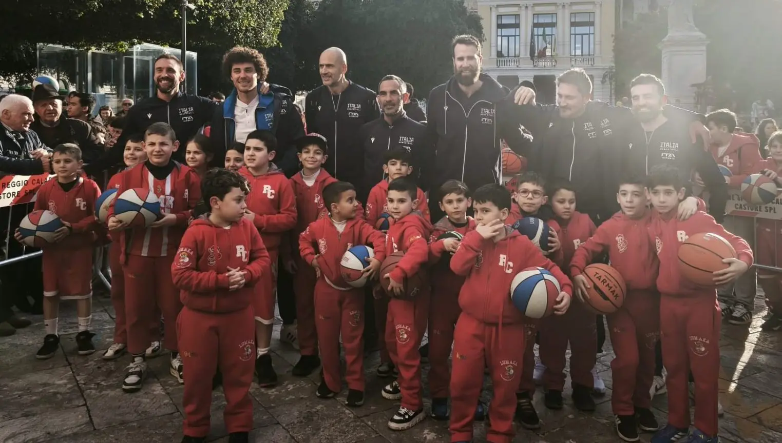 Italia-Ungheria, il basket chiama e Reggio risponde: entusiasmo e passione riaccendono un passato fatto di gloria - VIDEO