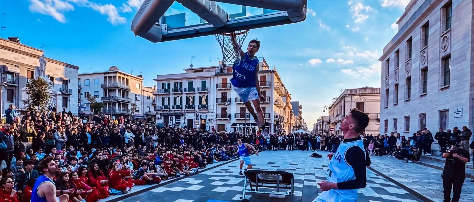 Reggio Calabria ritrova la grande passione per il basket: la Nazionale pronta ad infuocare il PalaCalafiore. E' la notte del grande ritorno - VIDEO