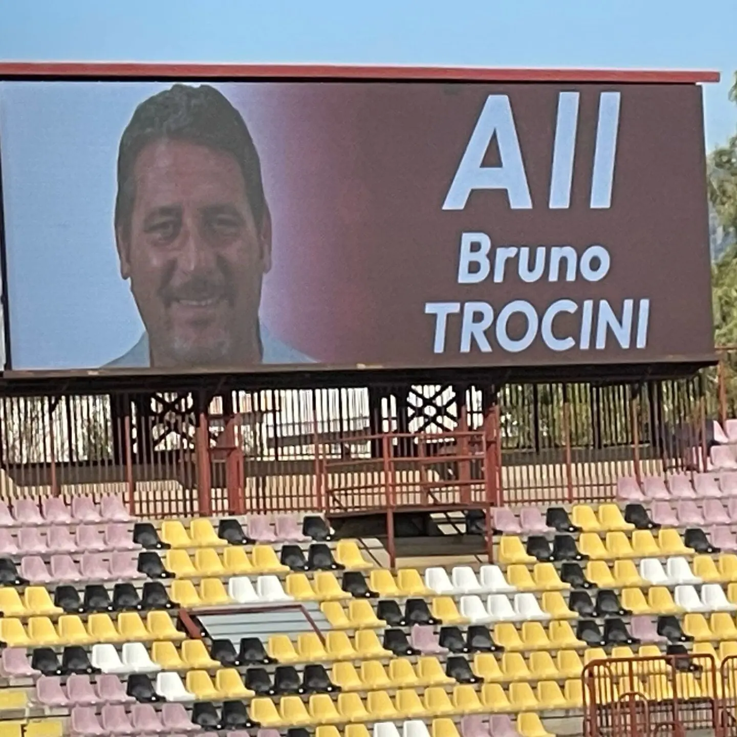 Reggina, Trocini post-vittoria: «Il campionato è riaperto. L’urlo della curva è stata un’emozione unica e il risultato del Siracusa ci da speranza»