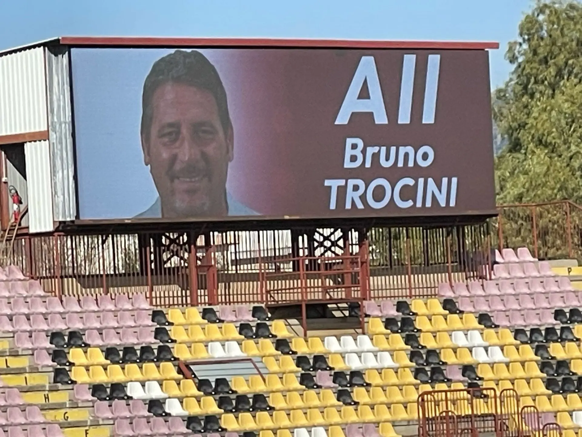 Reggina, Trocini post-vittoria: «Il campionato è riaperto. L’urlo della curva è stata un’emozione unica e il risultato del Siracusa ci da speranza»
