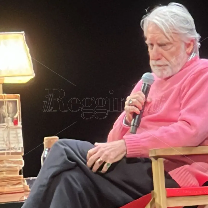 La bellezza e le sfide della giovinezza: Paolo Crepet incanta il Teatro Cilea e celebra Reggio Calabria - FOTO