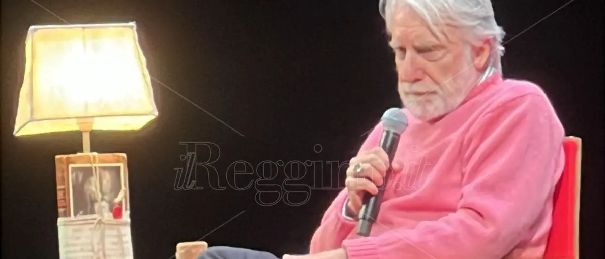 La bellezza e le sfide della giovinezza: Paolo Crepet incanta il Teatro Cilea e celebra Reggio Calabria - FOTO