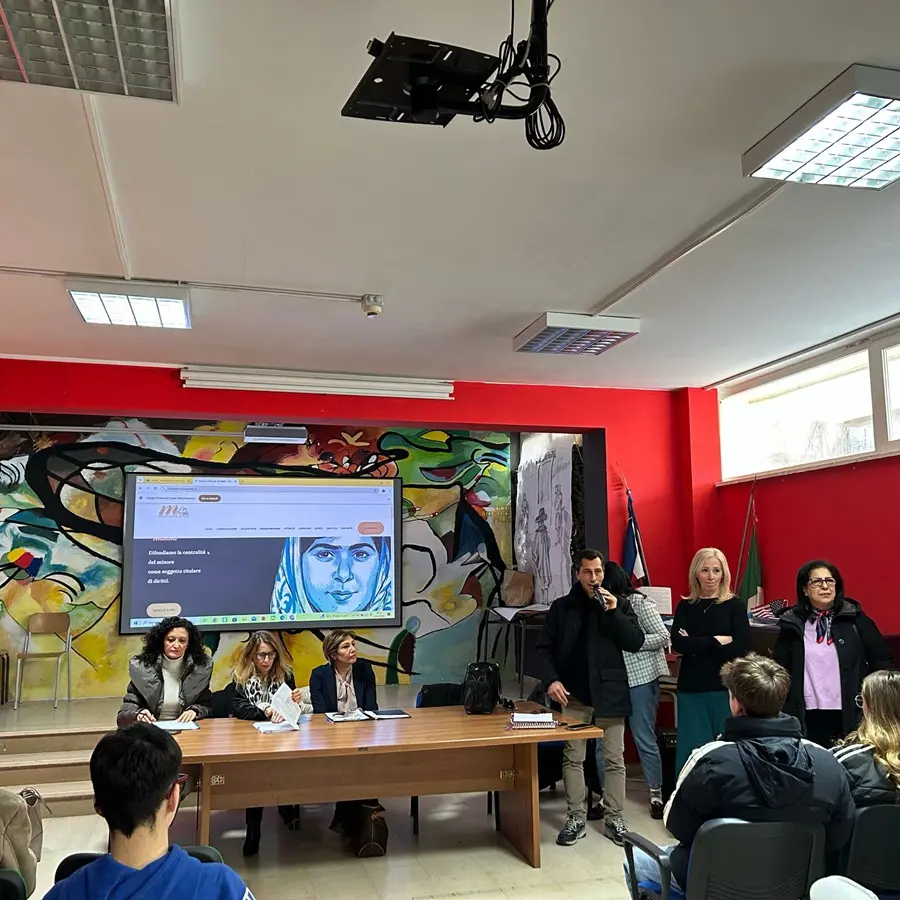 Palmi, all'istituto Einaudi - Alvaro un incontro sui pericoli e i reati legati all'uso di Internet e dei social media