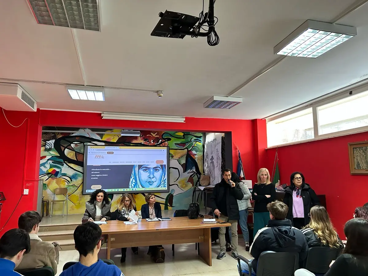 Palmi, all'istituto Einaudi - Alvaro un incontro sui pericoli e i reati legati all'uso di Internet e dei social media