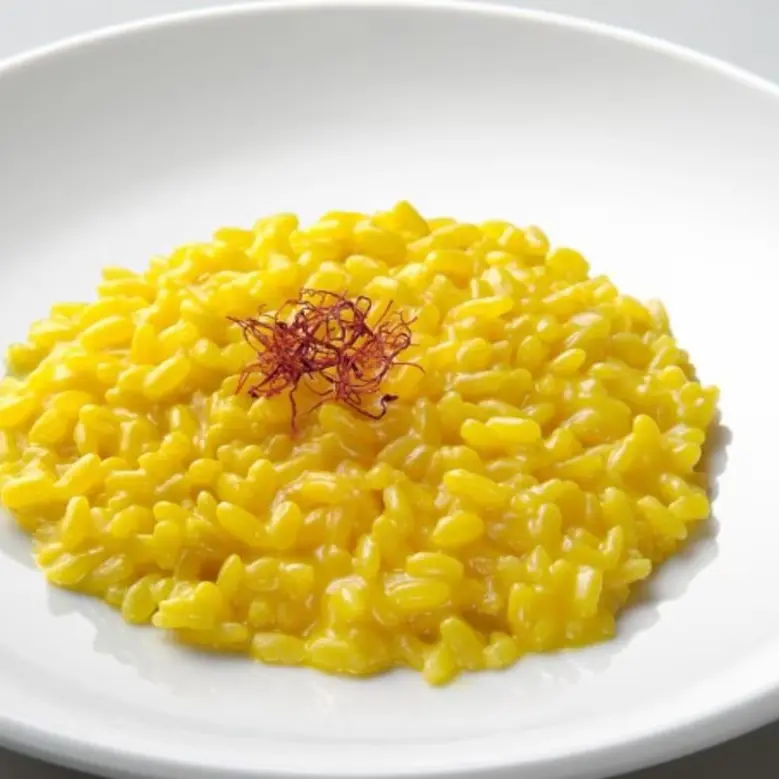 LA RICETTA DEL GIORNO | Risotto allo zafferano: un piatto cremoso e profumato