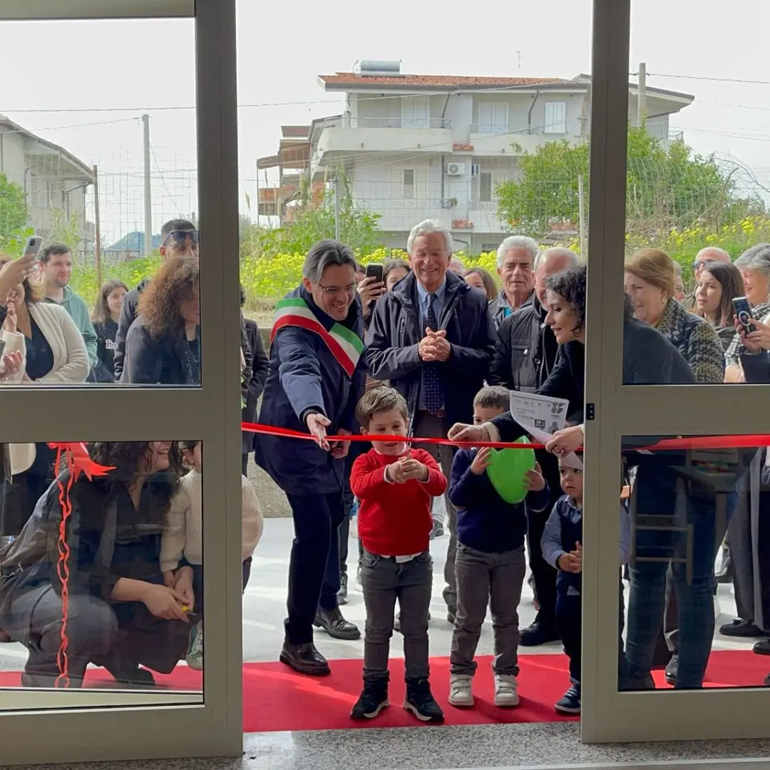 Gioiosa Jonica, uno spazio gioco per bambini in un bene confiscato dedicato alla memoria di Vincenzo Grasso