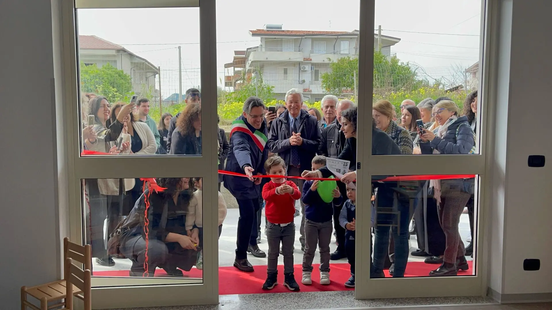 Gioiosa Jonica, uno spazio gioco per bambini in un bene confiscato dedicato alla memoria di Vincenzo Grasso