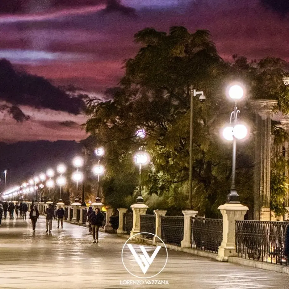 LA FOTO DEL GIORNO | La notte viola