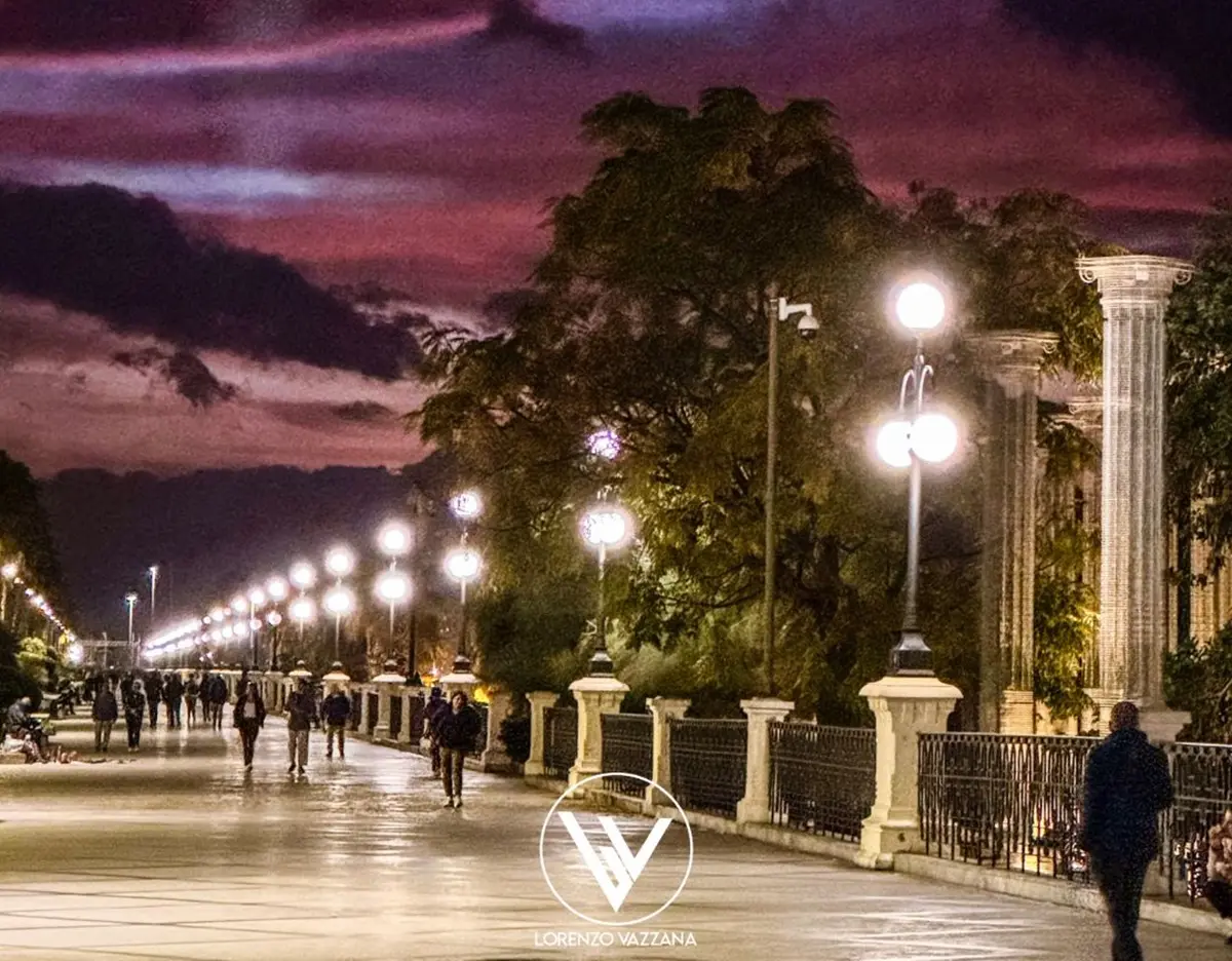 LA FOTO DEL GIORNO | La notte viola