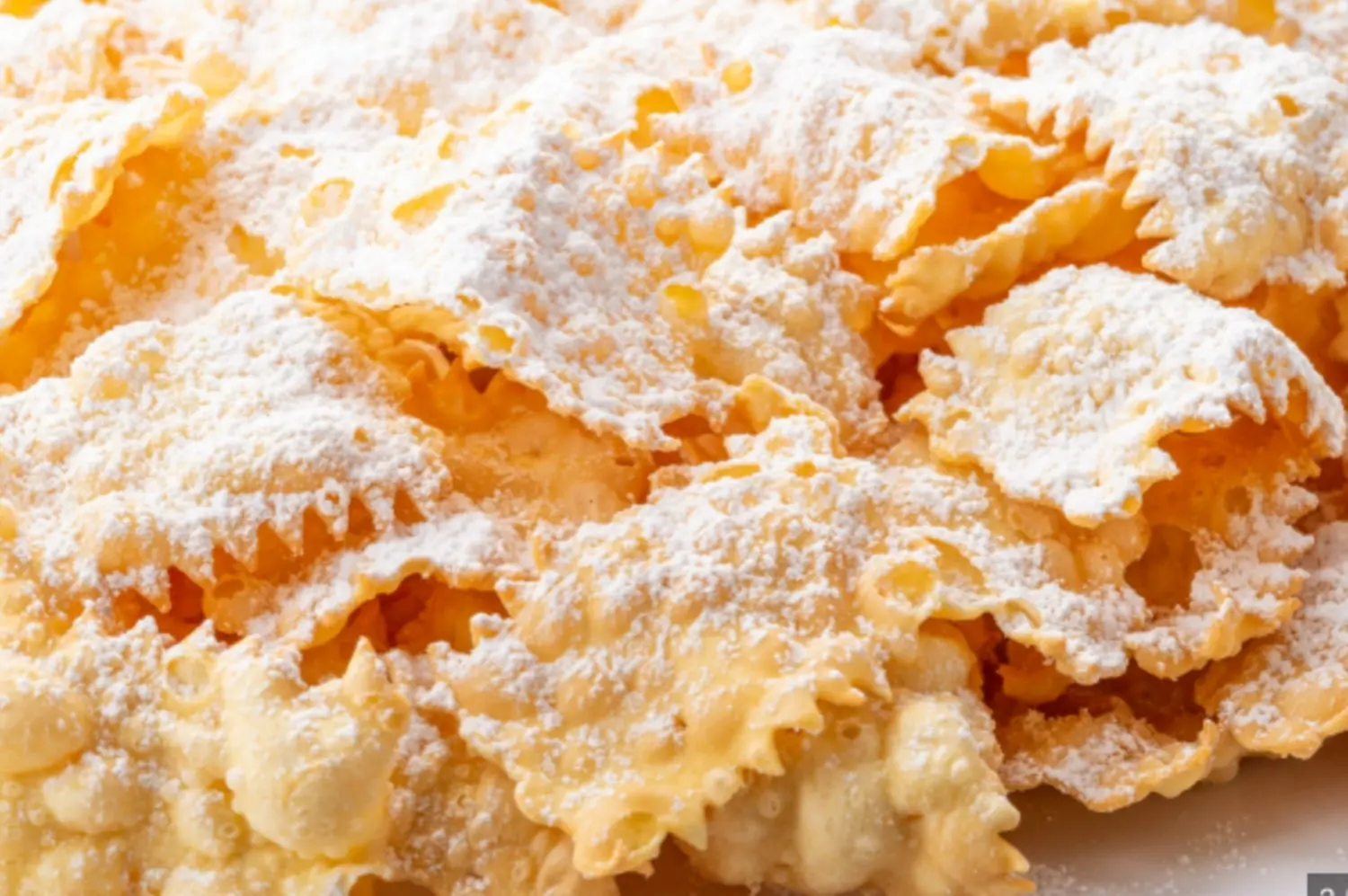 LA RICETTA DEL GIORNO | Chiacchiere di Carnevale: un dolce che unisce storia, sapore e allegria
