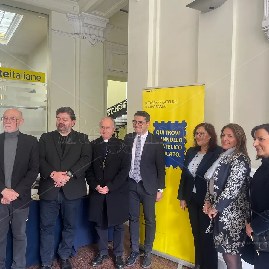 Reggio, i francobolli raccontano la storia dei Giubilei dal 1300 al 2025 - FOTO e VIDEO