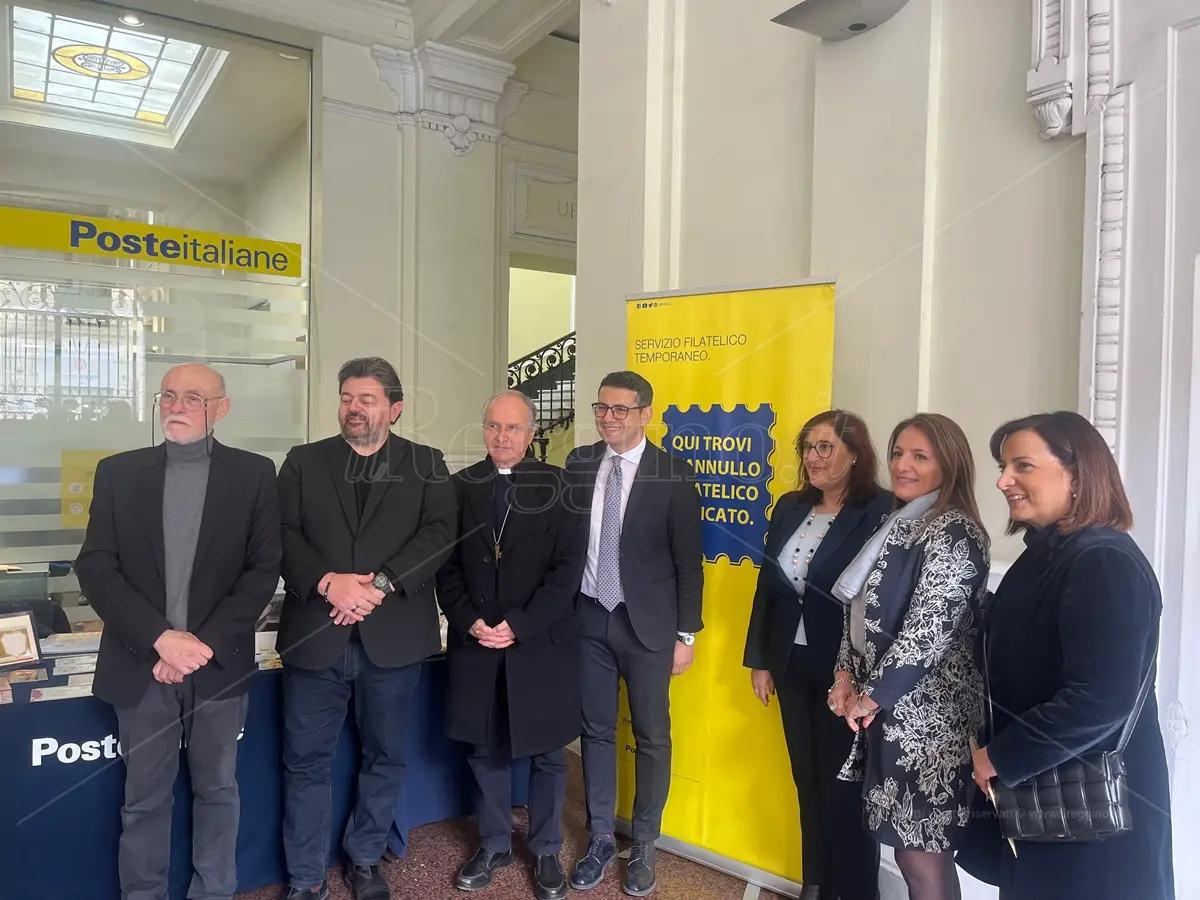Reggio, i francobolli raccontano la storia dei Giubilei dal 1300 al 2025 - FOTO e VIDEO
