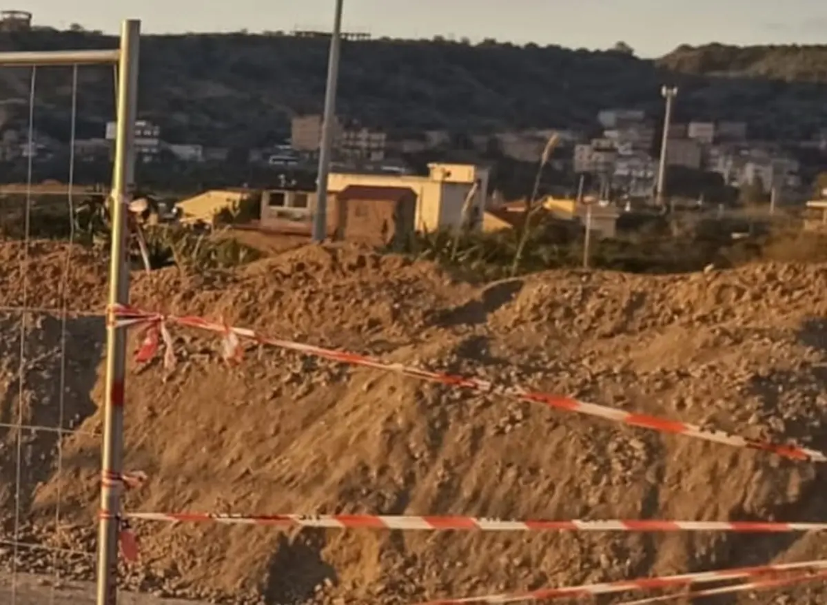 Reggio, polizia locale sequestra una discarica abusiva nella zona nord della città