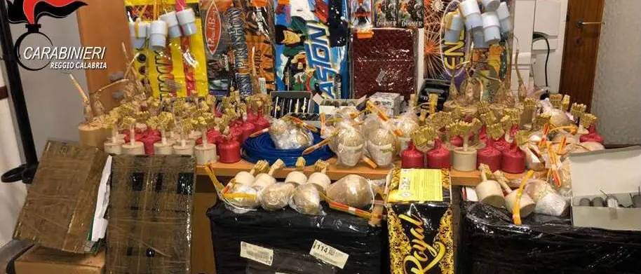 Quintali di materiale esplosivo in casa. Arrestato 45enne