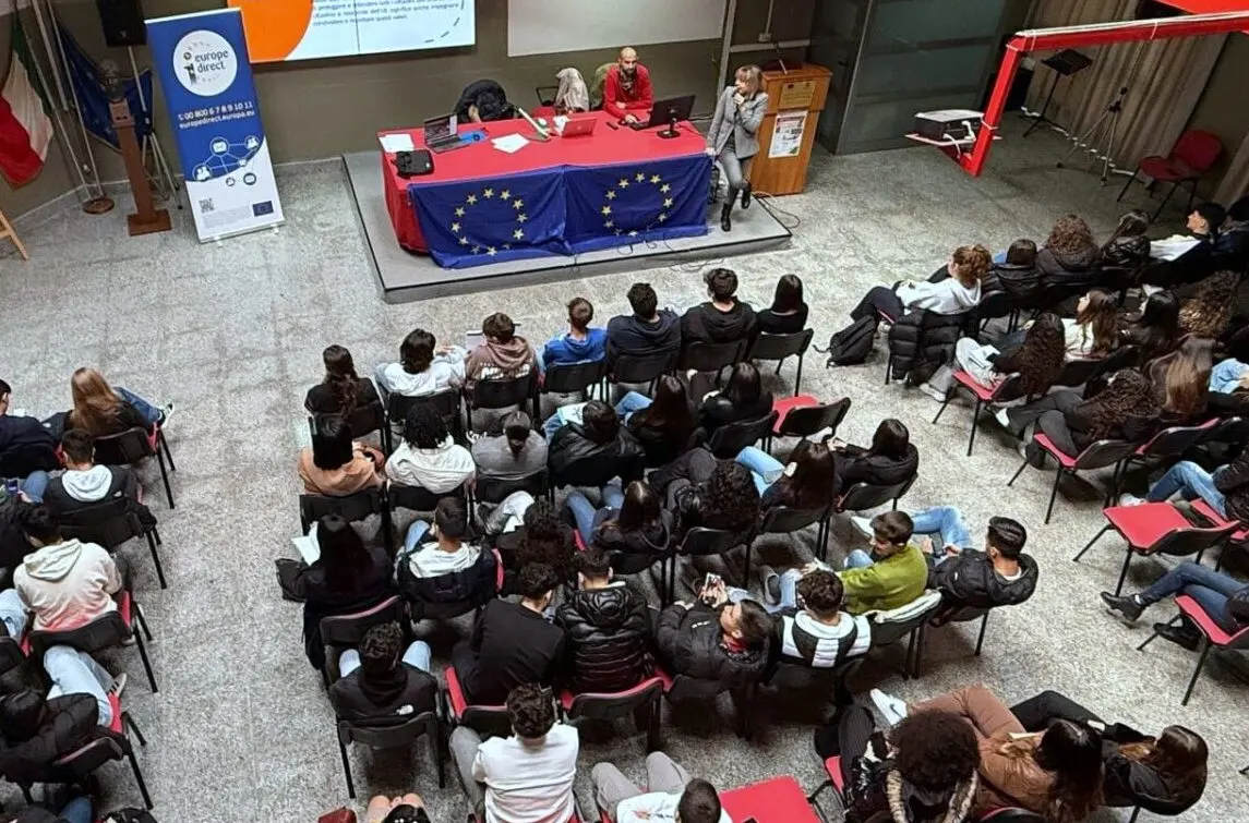 Locri, presso il Liceo Zaleuco l'evento \"Scopriamo la bellezza dell'Europa!\"