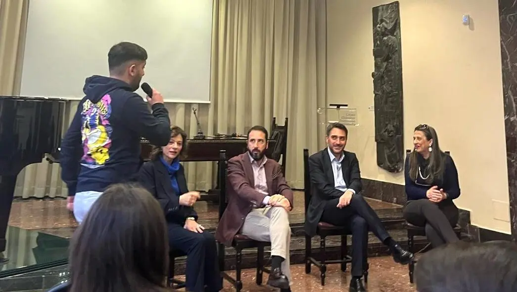 Reggio,Irto (Pd) incontra gli studenti del liceo classico Campanella: «Dialogo è alla base della democrazia»