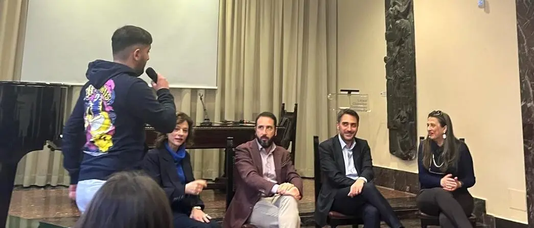 Reggio,Irto (Pd) incontra gli studenti del liceo classico Campanella: «Dialogo è alla base della democrazia»