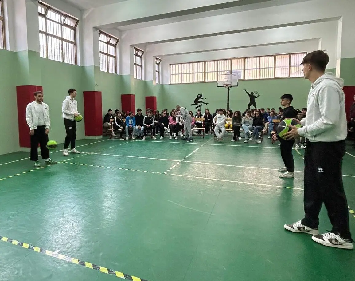 Reggio, la Redel Viola incontra gli studenti del Liceo Da Vinci