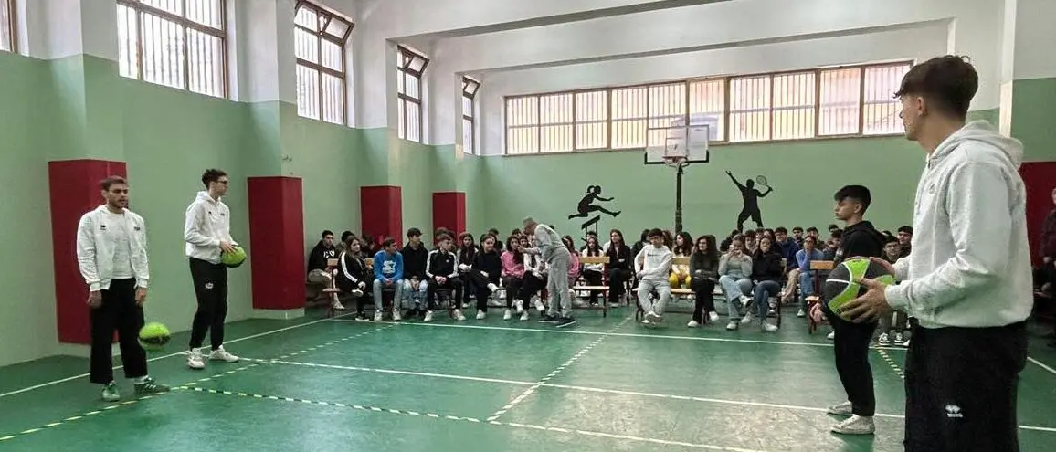 Reggio, la Redel Viola incontra gli studenti del Liceo Da Vinci