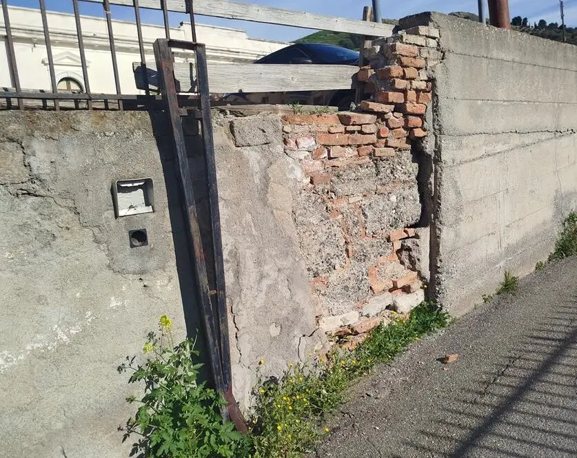 Melito, richiesti interventi di manutenzione per il crollo di un muro del Santuario dell'Addolorata