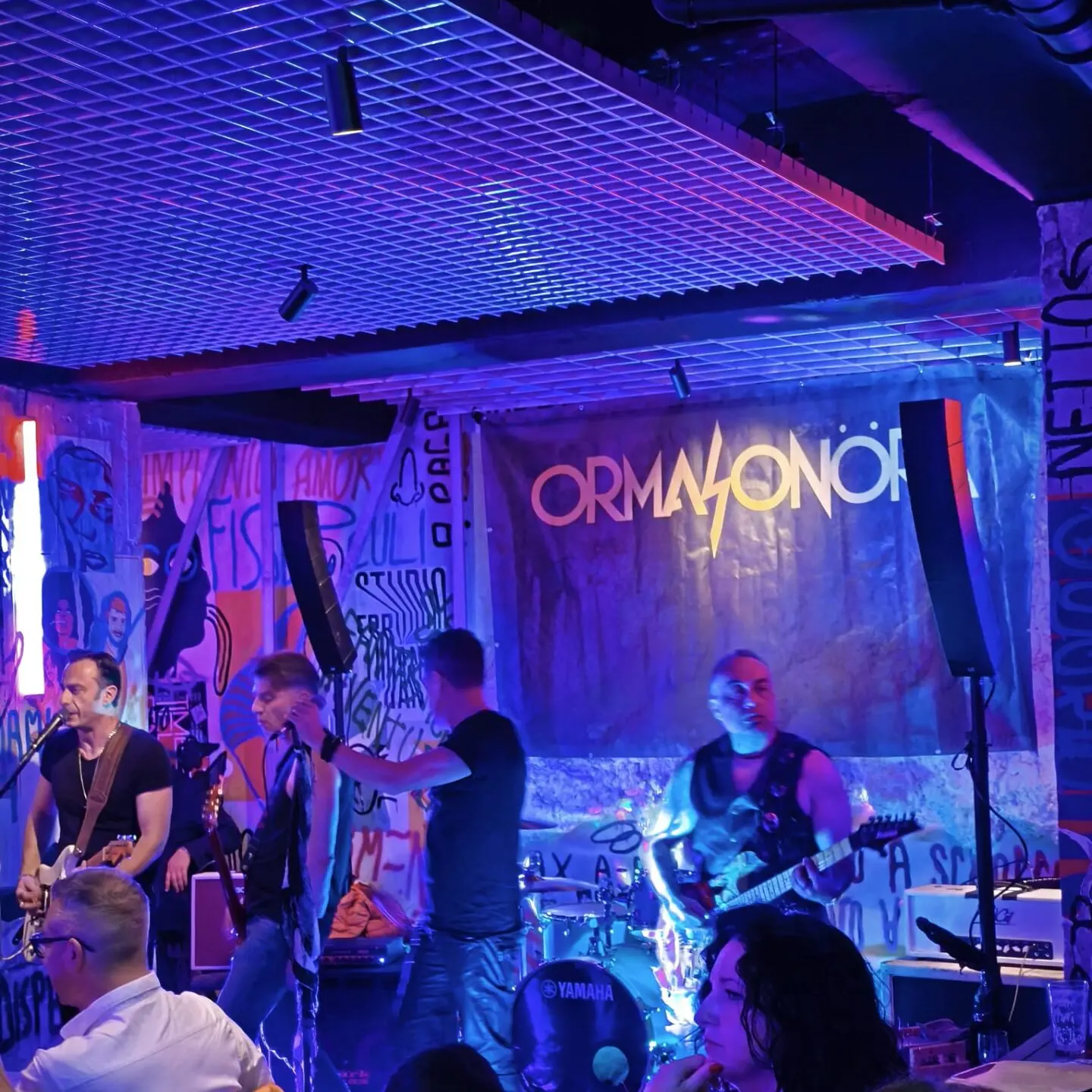 Reggio in musica, gli Ormasonöra infiammano il Funky Drop