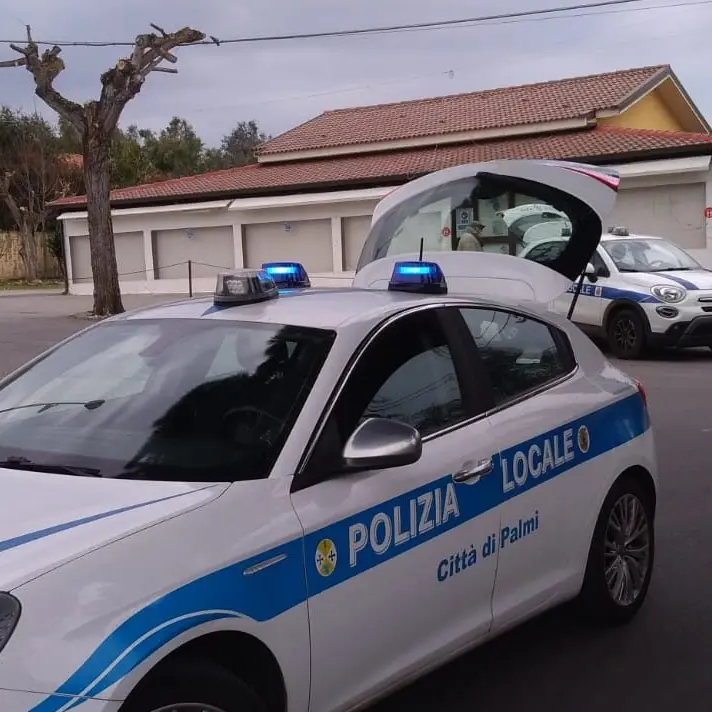 Palmi, beccato alla guida con patente revocata dal 2008 e senza assicurazione e revisione: denunciato