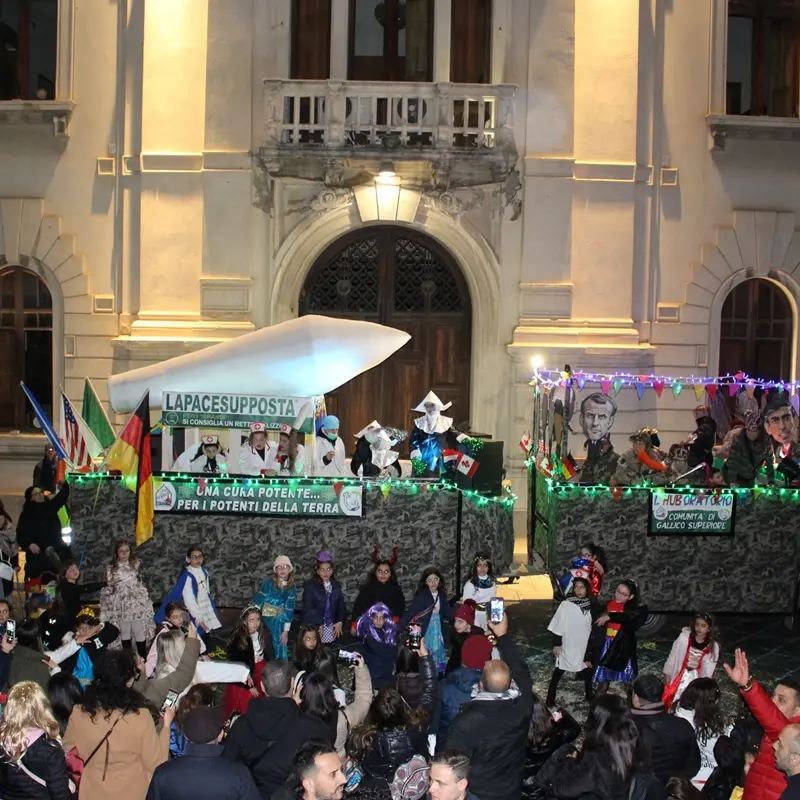 Reggio, Gallico festeggia il Carnevale con ironia: «Dalla Magna Grecia… al magna magna! Cos’è successo?»