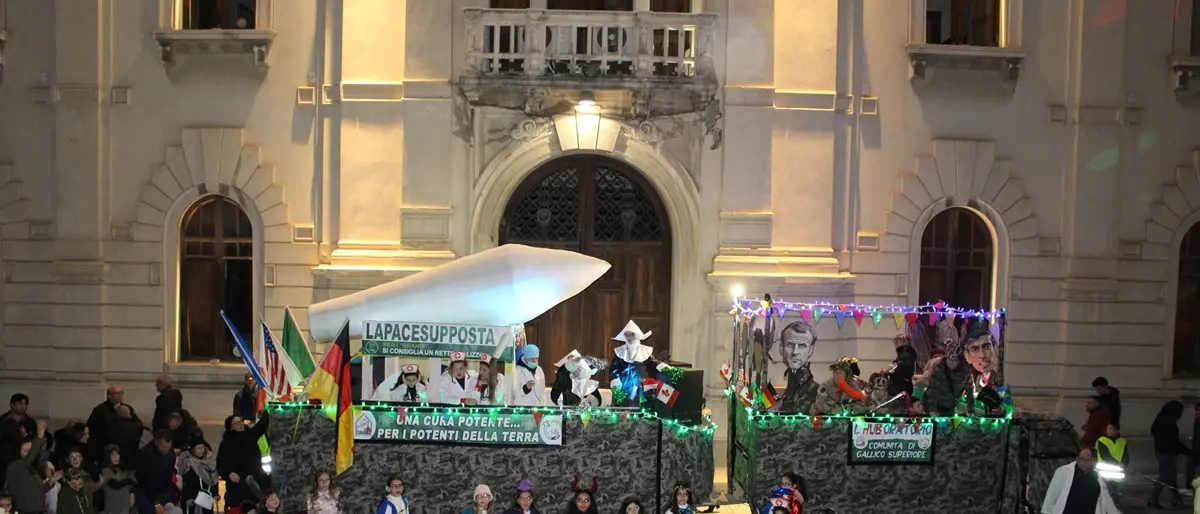Reggio, Gallico festeggia il Carnevale con ironia: «Dalla Magna Grecia… al magna magna! Cos’è successo?»