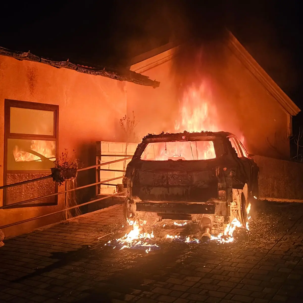 La solidarietà di Assocomuni dello Stretto a don Vincenzo Attisano dopo l'incendio dell'auto