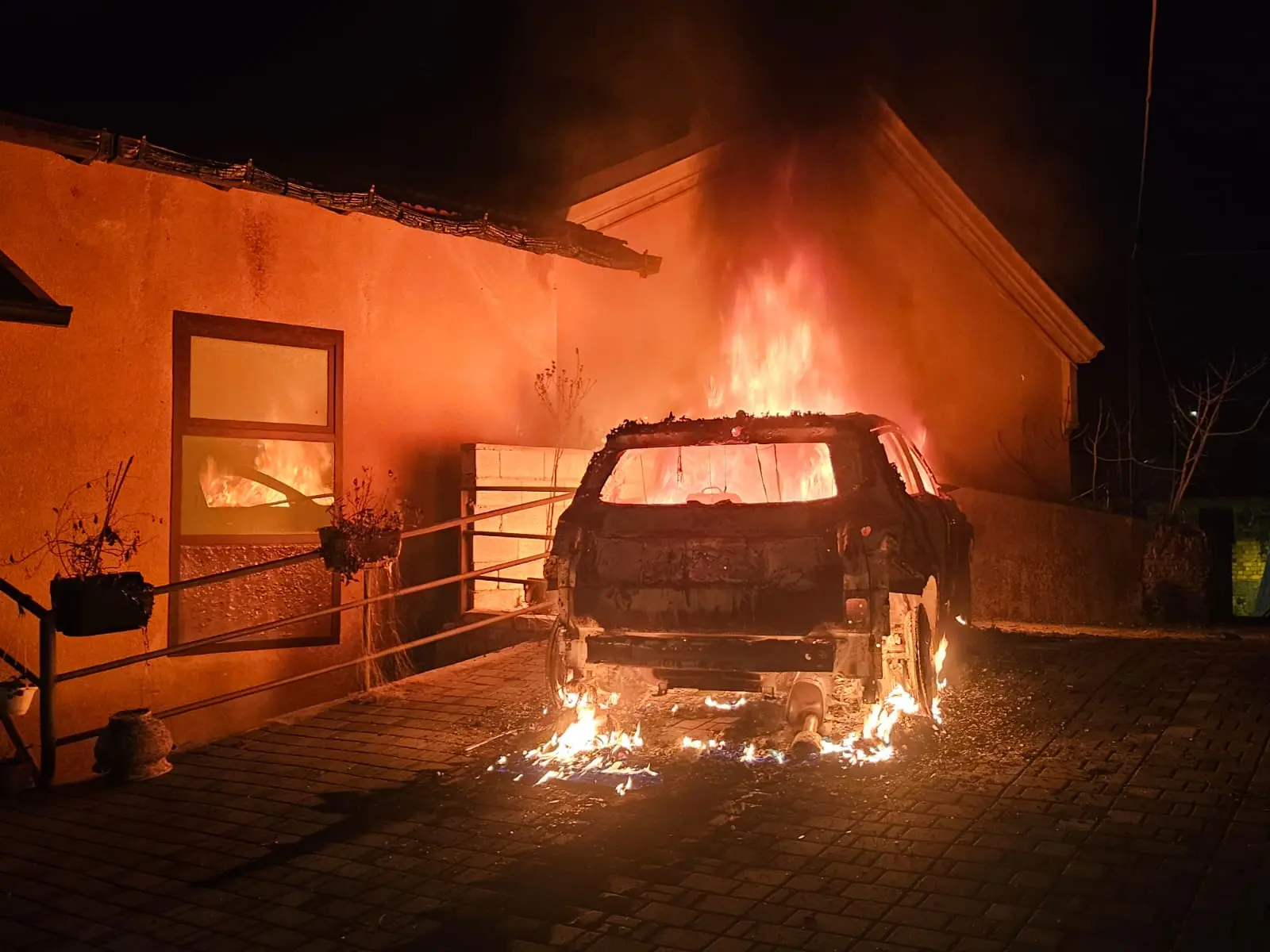 La solidarietà di Assocomuni dello Stretto a don Vincenzo Attisano dopo l'incendio dell'auto