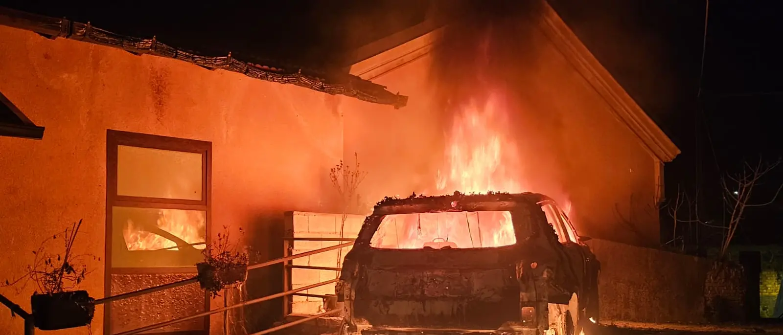 La solidarietà di Assocomuni dello Stretto a don Vincenzo Attisano dopo l'incendio dell'auto