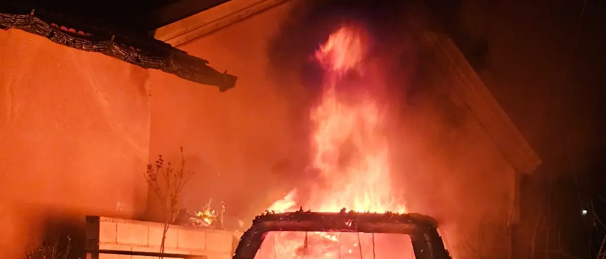 Santo Stefano in Aspromonte: incendiata l’auto di Don Vincenzo Attisano | FOTO