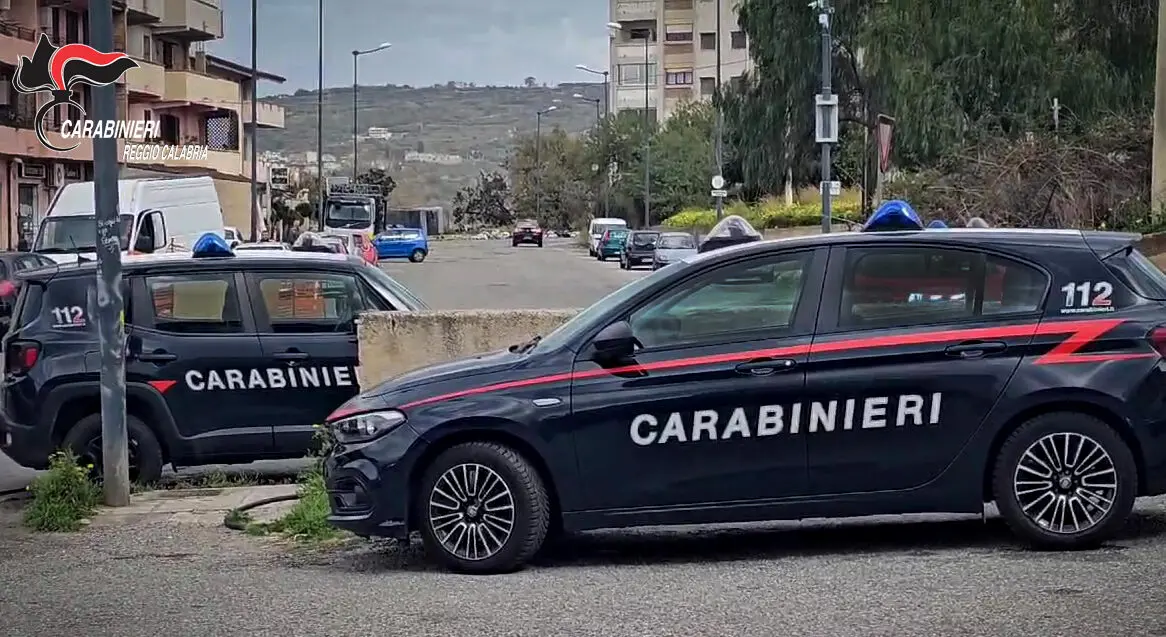 Arghillà, Carabinieri scoprono un deposito di auto rubate
