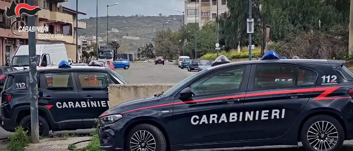 Arghillà, Carabinieri scoprono un deposito di auto rubate