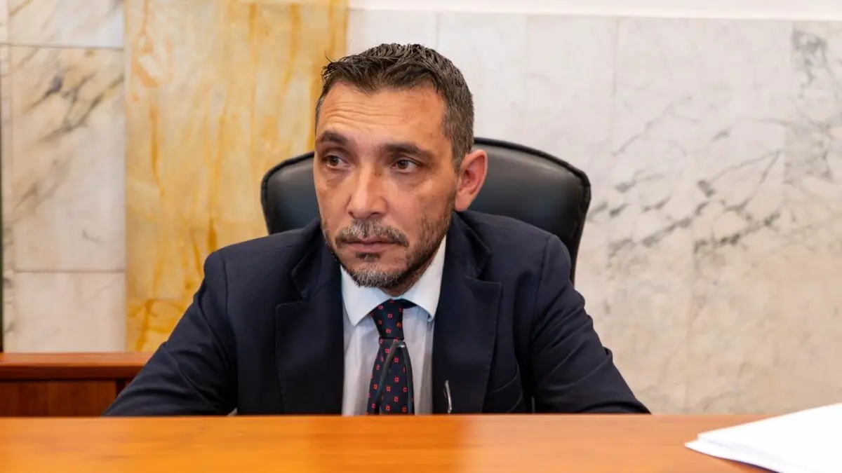 Cinquefrondi, incendiati i terreni di famiglia del sindaco Conia: la solidarietà della politica e dei sindacati