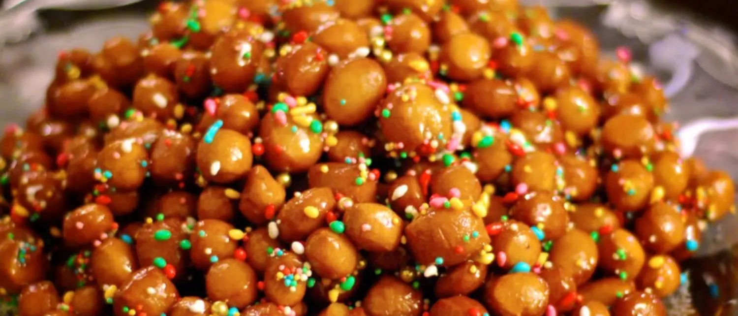 LA RICETTA DEL GIORNO | La pignolata al miele: un'esplosione di gusto