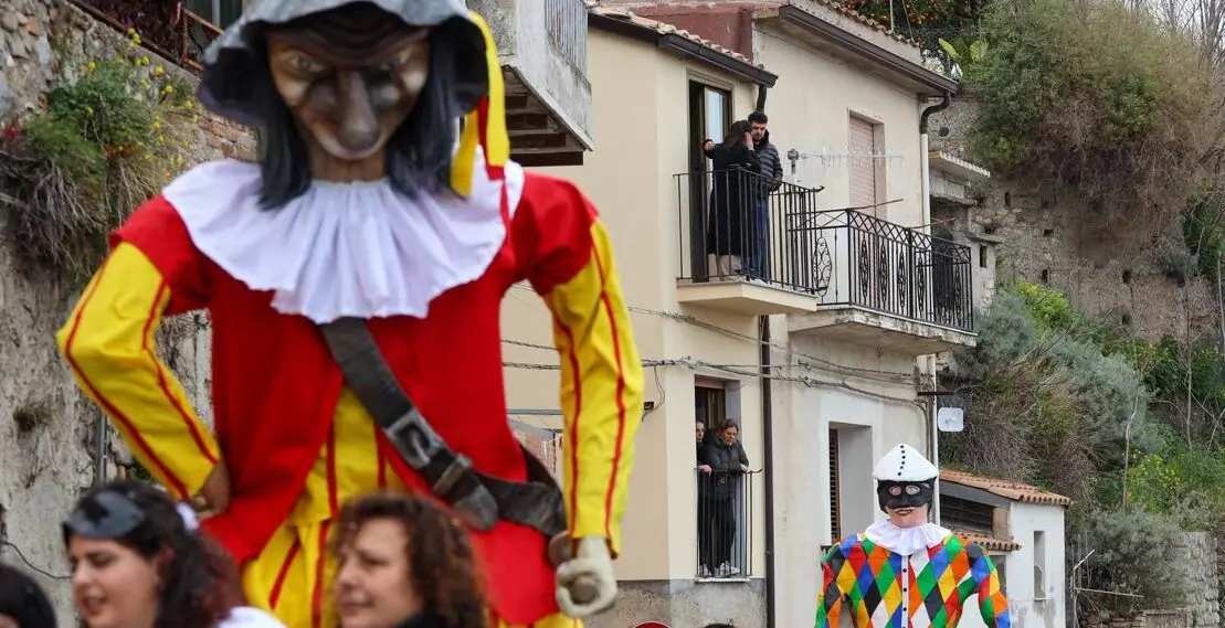 Scalea pensa già al Carnevale, al via l’allestimento dei carri allegorici