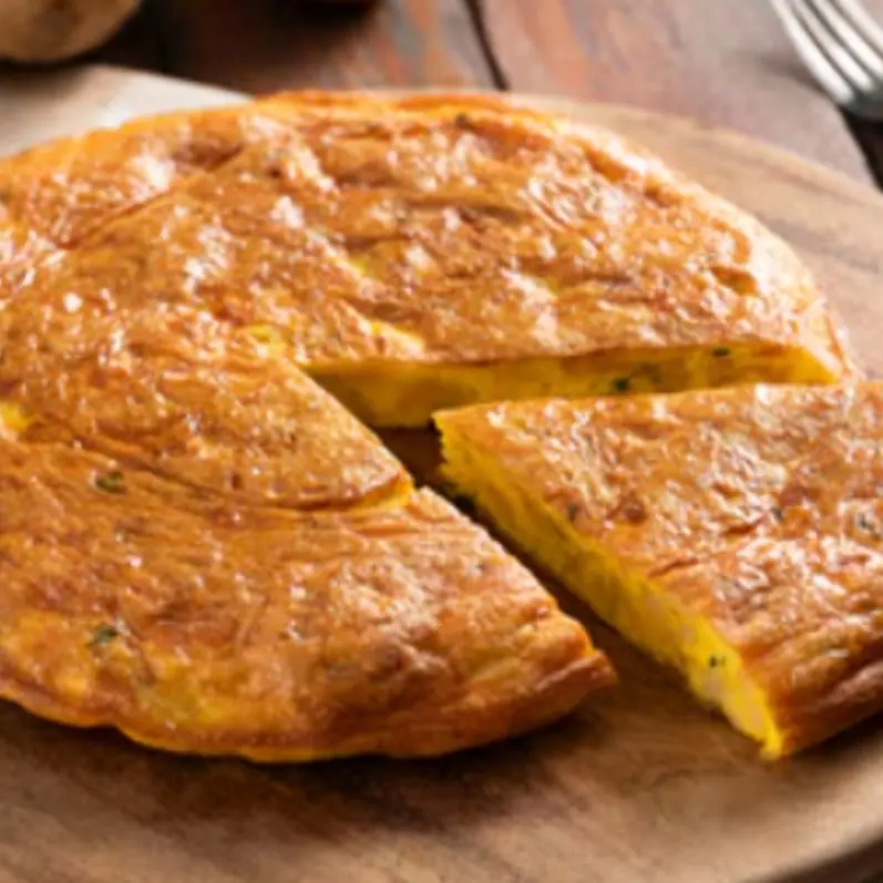 LA RICETTA DEL GIORNO | Frittata di patate: un salvacena facile e nutriente