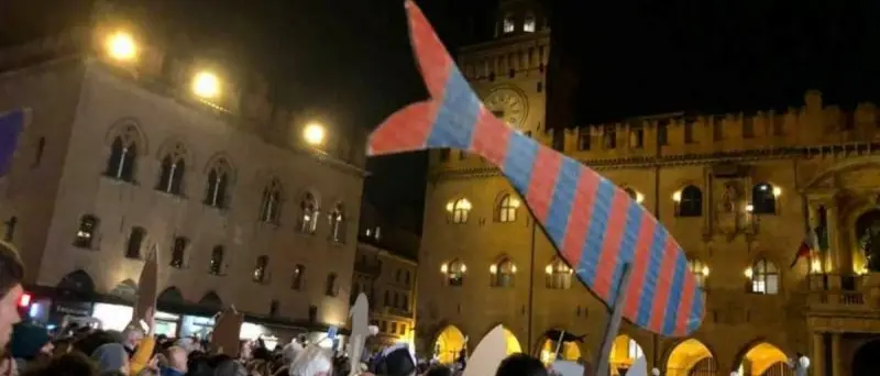 Le \"sardine\" conquistano anche Reggio. Pronti a scendere in piazza