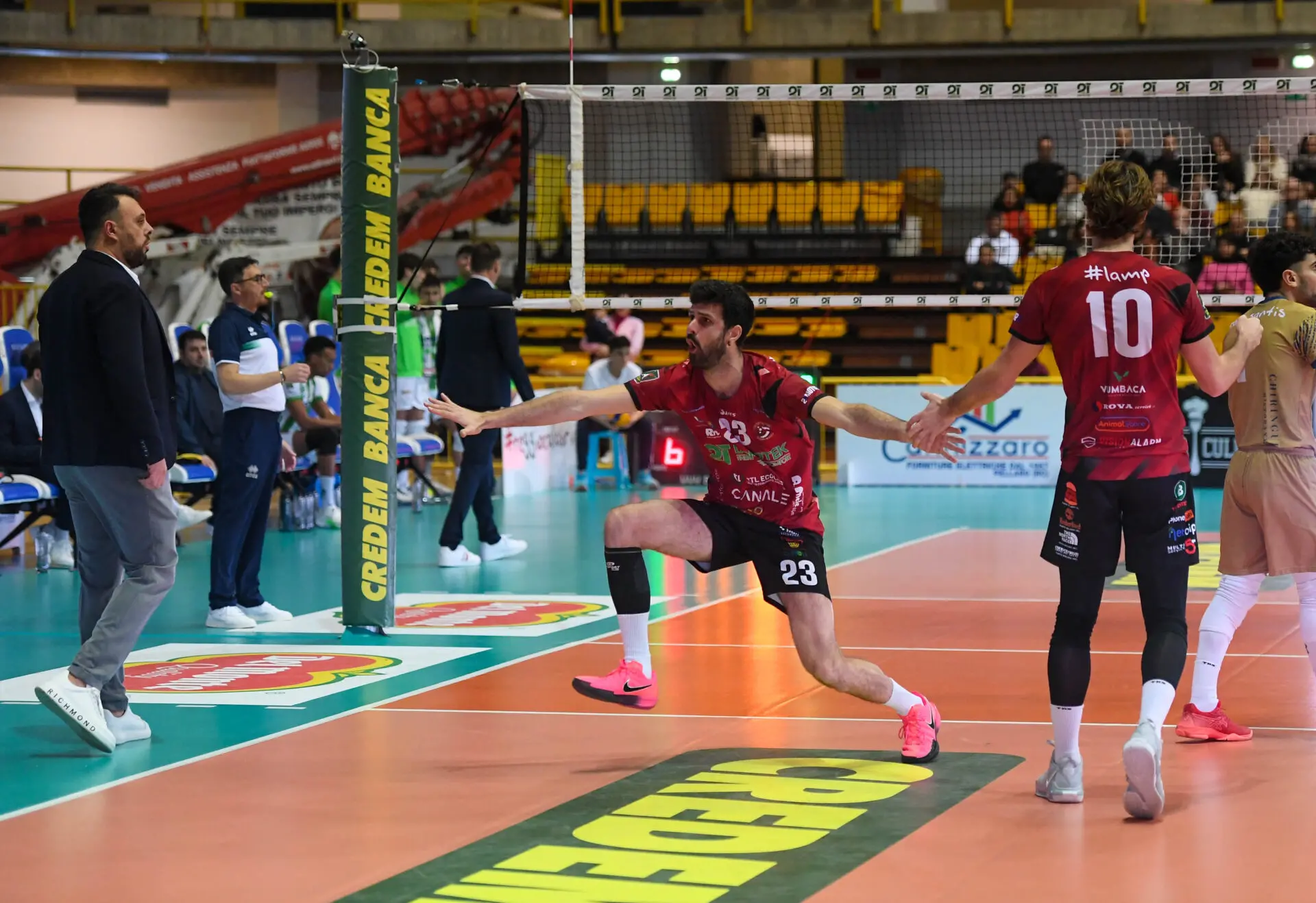La Domotek oggi al Palacalafiore per blindare il secondo posto