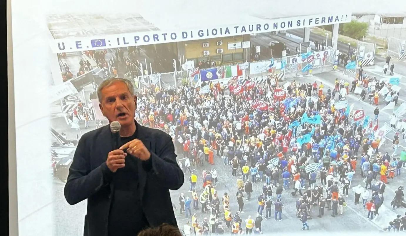Porto di Gioia Tauro, a San Ferdinando il convegno \"Al centro del Mediterraneo - porto e territorio\"