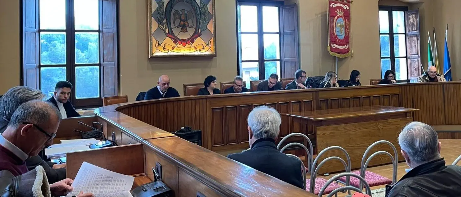 Locri, il consiglio comunale contrario alla decadenza di Cavaleri