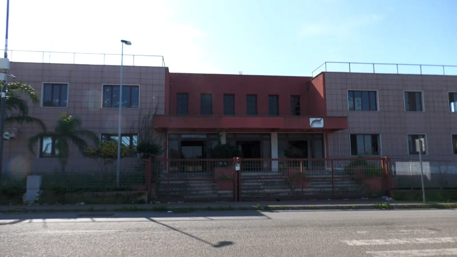 Vandalizzata ex scuola Arghillà, l'appello di Nasone per urgente destinazione e utilizzo della struttura