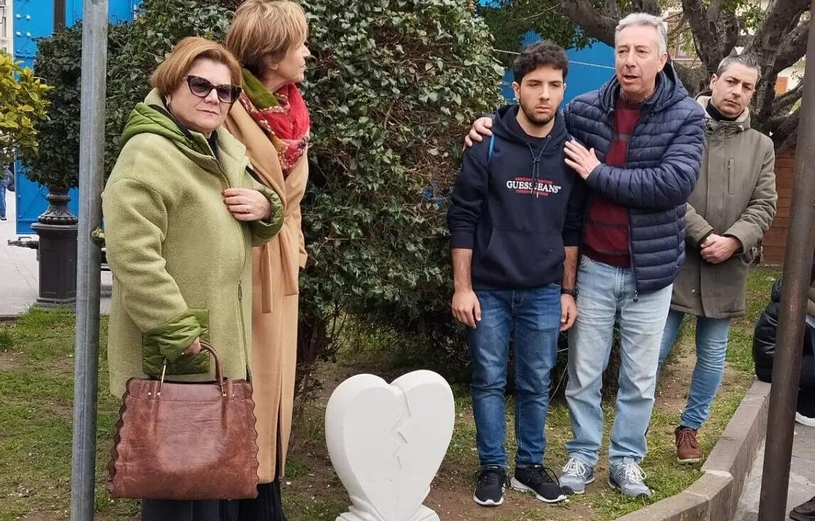 Siderno, un'opera di uno studente del Liceo Zaleuco diventa installazione per l'evento \"Città in rosa\"