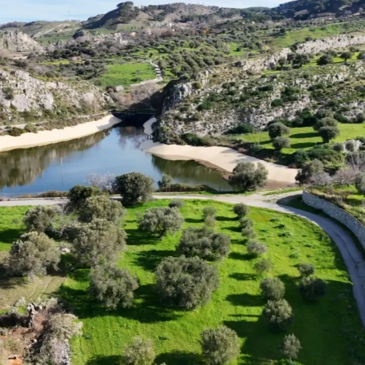 Motta San Giovanni rafforza le difese contro incendi e siccità: più acqua per il territorio, al via ai lavori sugli invasi